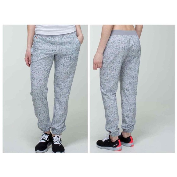 RARE Lululemon Bring Back The Track Pant in Fleur Silver Spoon Ambient Size 8 - Picture 1 of 7